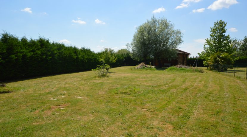 Terrain à Bâtir 10 minutes Montauban Ouest avec chalet bois  EquipéA.B.I - Agence Bourdarios Immobilier - A.B.I  Agence Bourdarios Immobilier-1