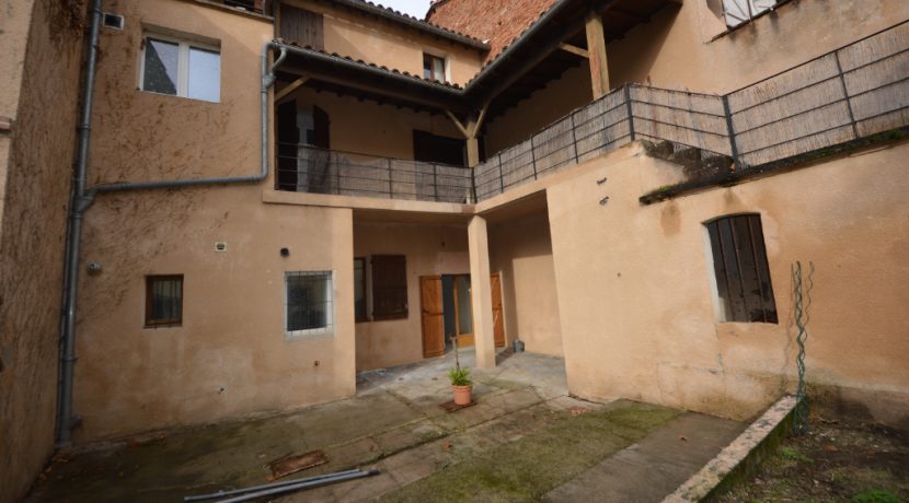 IMMEUBLE de 4 Apparts et 1 local professionnel  Quartier VillebourbonA.B.I - Agence Bourdarios Immobilier - A.B.I  Agence Bourdarios Immobilier-1