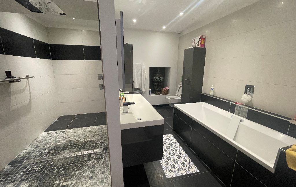 Triplex  avec de beaux volumes à quelques pas du centre villeA.B.I - Agence Bourdarios Immobilier - A.B.I  Agence Bourdarios Immobilier-4