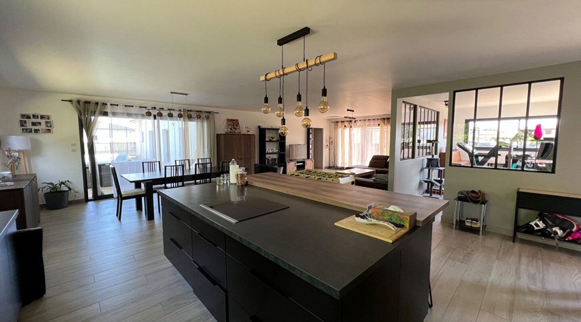 Contemporaine de 200 m² plain-pied PoutyA.B.I - Agence Bourdarios Immobilier - A.B.I  Agence Bourdarios Immobilier-2