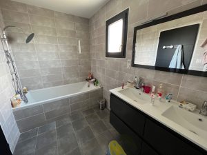 Contemporaine de 200 m² plain-pied PoutyA.B.I - Agence Bourdarios Immobilier - A.B.I  Agence Bourdarios Immobilier-8