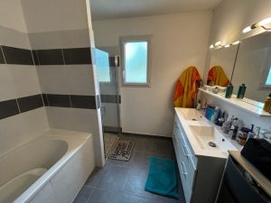 Découvrez cette maison comtemporaine sur un beau terrainA.B.I - Agence Bourdarios Immobilier - A.B.I  Agence Bourdarios Immobilier-7