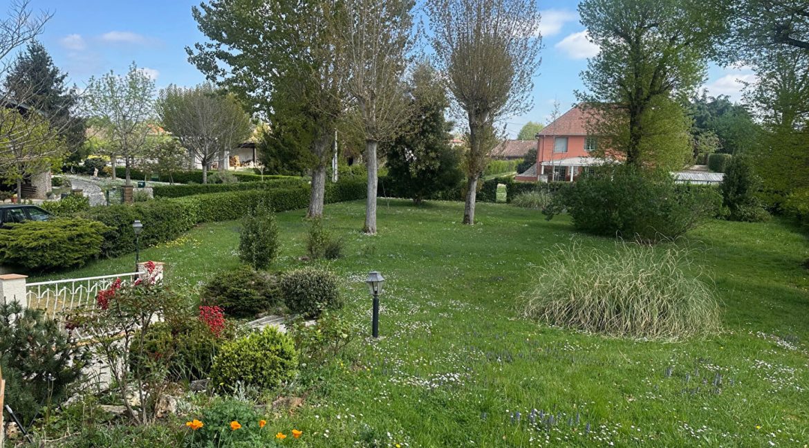 Maison familliale 5P Jardin Garage à PoutyA.B.I - Agence Bourdarios Immobilier - A.B.I  Agence Bourdarios Immobilier-11