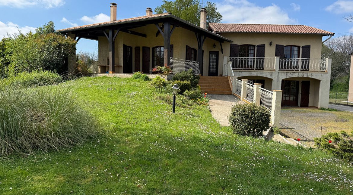 Maison familliale 5P Jardin Garage à PoutyA.B.I - Agence Bourdarios Immobilier - A.B.I  Agence Bourdarios Immobilier-1