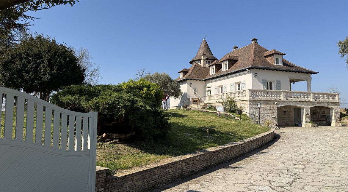 Demeure de caractère à CaussadeA.B.I - Agence Bourdarios Immobilier - A.B.I  Agence Bourdarios Immobilier-14