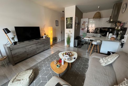 Appartement T4 1er étage centre villeA.B.I - Agence Bourdarios Immobilier - A.B.I  Agence Bourdarios Immobilier-1