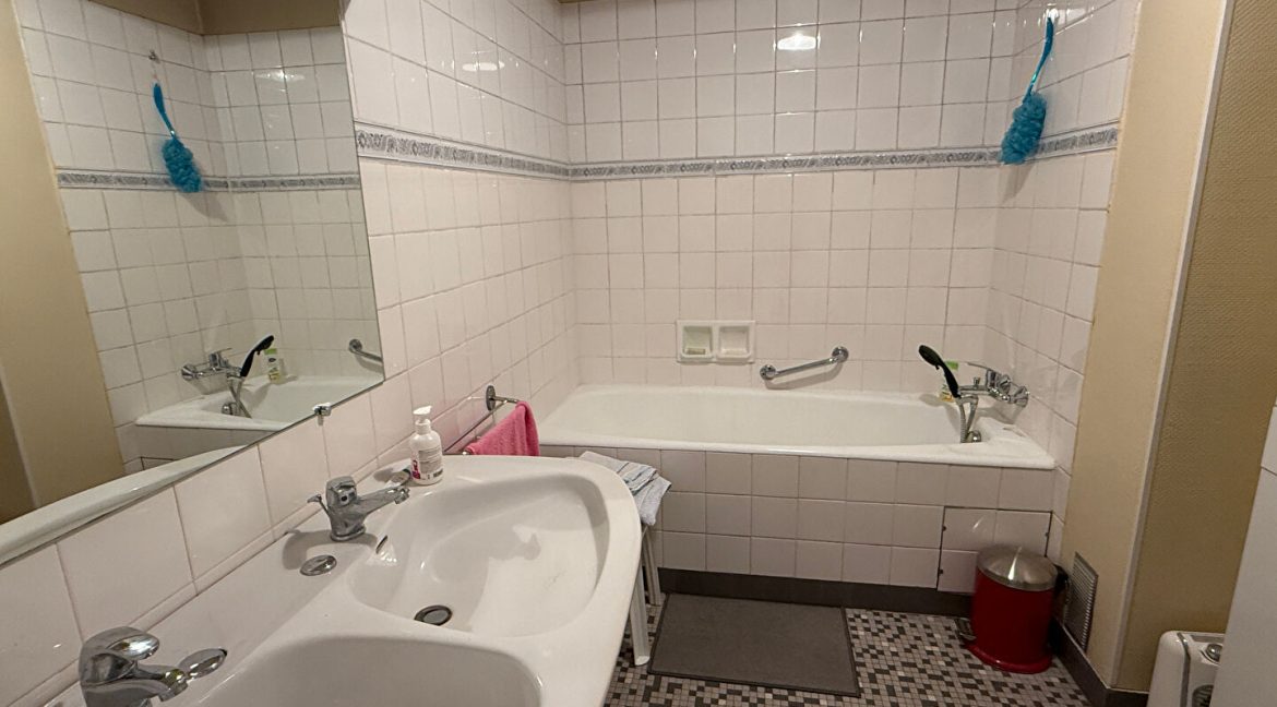 Montauban C-V Appart. 5 Pièces parking balconA.B.I - Agence Bourdarios Immobilier - A.B.I Agence Bourdarios Immobilier-9