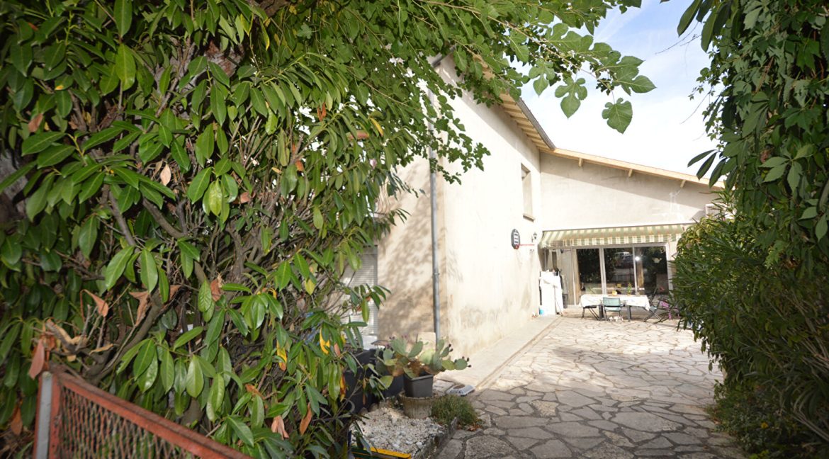 Immeuble en ville 2 appartements avec cours et garagesA.B.I - Agence Bourdarios Immobilier - A.B.I Agence Bourdarios Immobilier-2